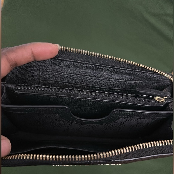 Michael Kors Wallet - Picture 2 of 6